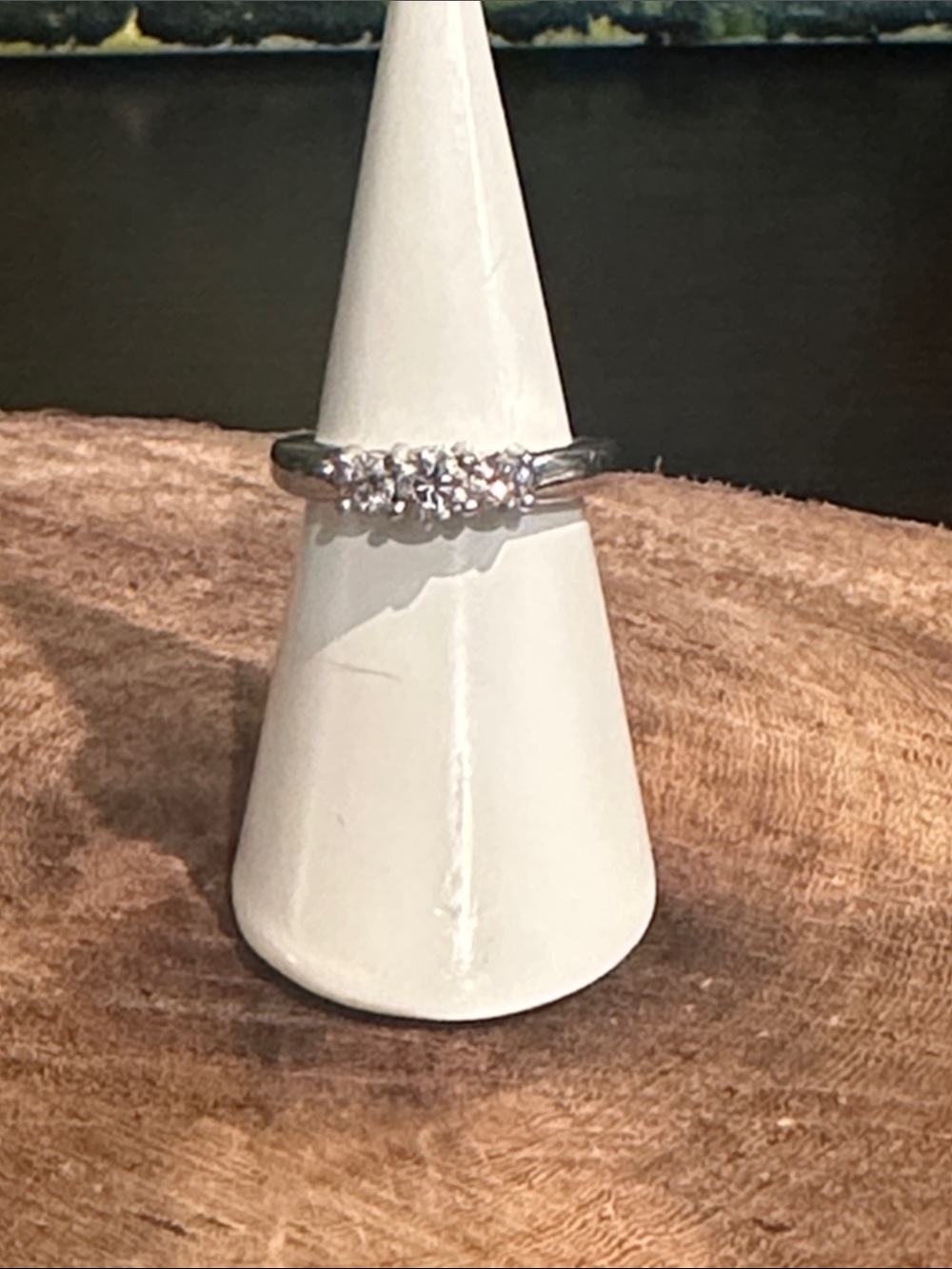 14 k gold diamond ring white gold beautiful condition size 6 1/2